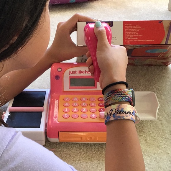 Cashier - Picture 3 of 5